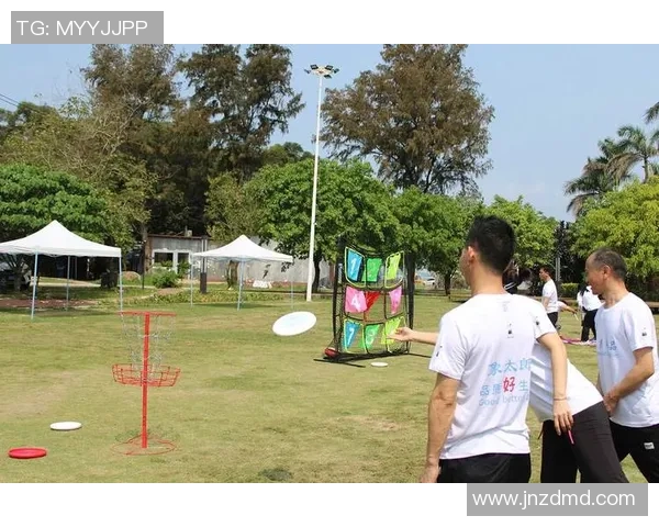 重庆飞盘队在飞盘节奏排行榜中荣获第八名展现出色竞技实力与团队合作精神